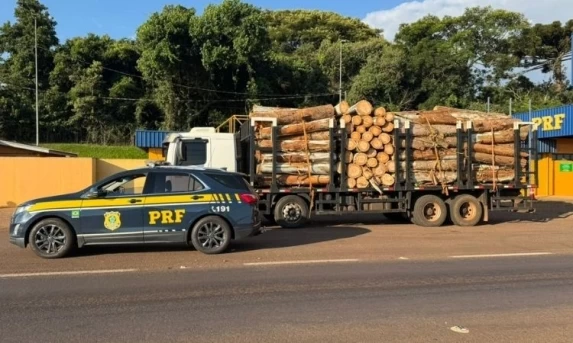 PRF flagra caminhão com 15 toneladas de excesso de carga e motorista reincidente na BR-277