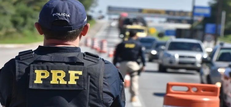 PRF intensifica fiscalização nas rodovias durante o feriado de Natal.