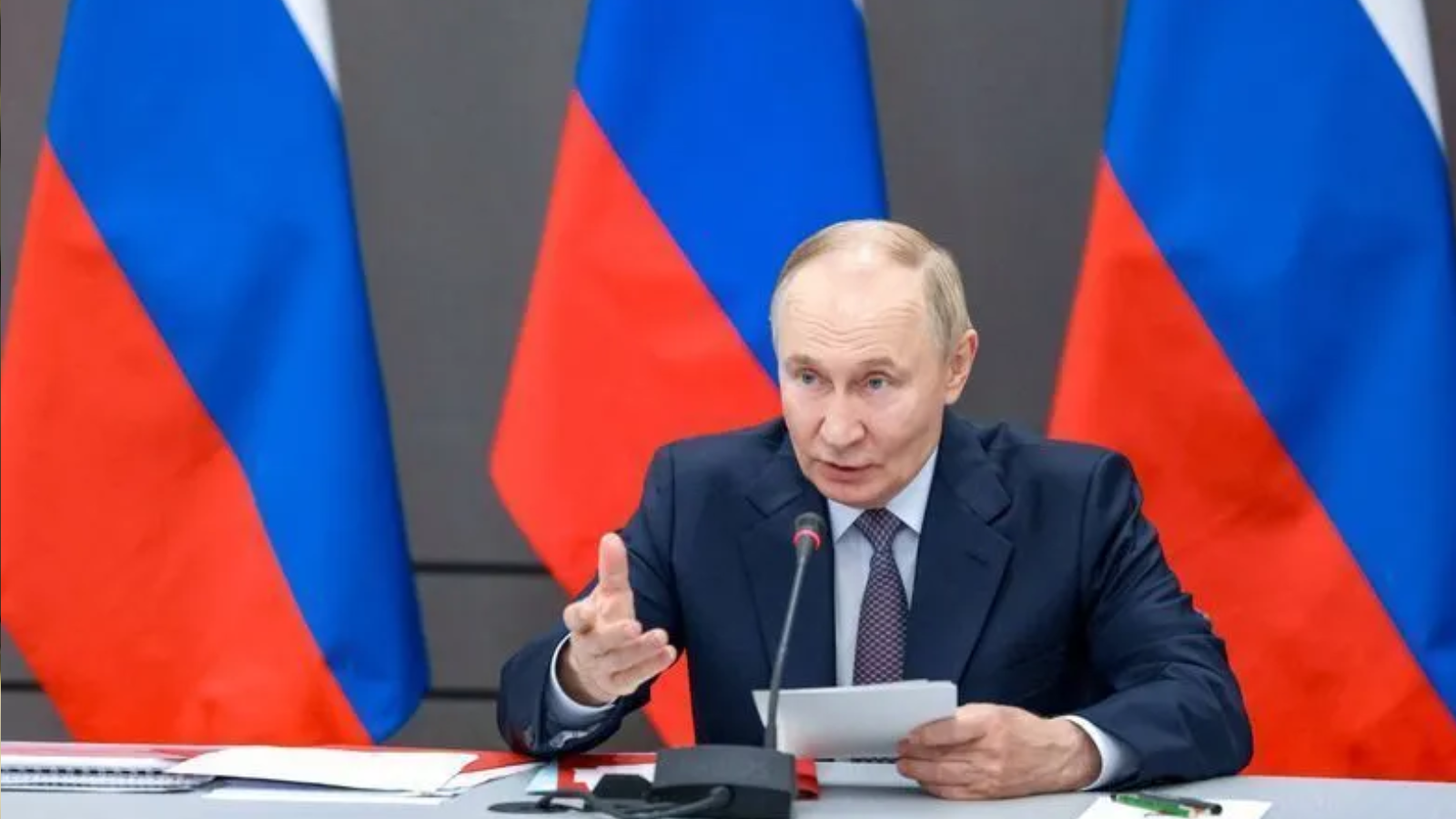 PUTIN ORDENA PROPOSTAS PARA POSSÍVEL TESTE ATÔMICO APÓS ORDEM DE TRUMP