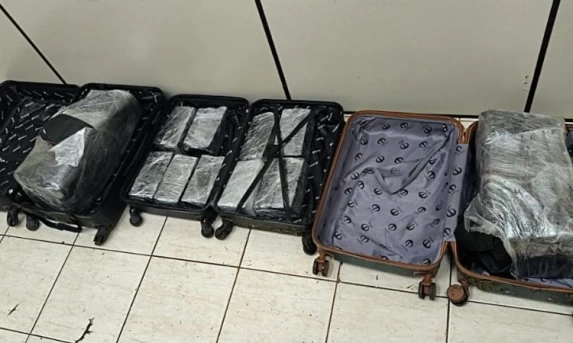 Quatro pessoas são presas com quase 48 quilos de maconha e cigarros contrabandeados em Cascavel