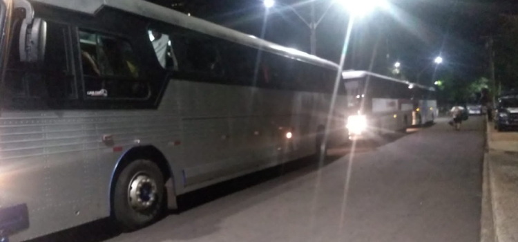 Receita Federal retém cinco ônibus de turismo em Santa Terezinha de Itaipu.
