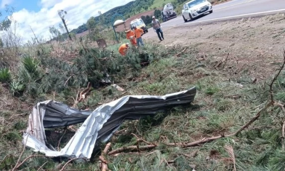 RECUPERAÇÃO RÁPIDA: DER Restabelece Trafegabilidade de Rodovias no Paraná Após Danos por Tornados