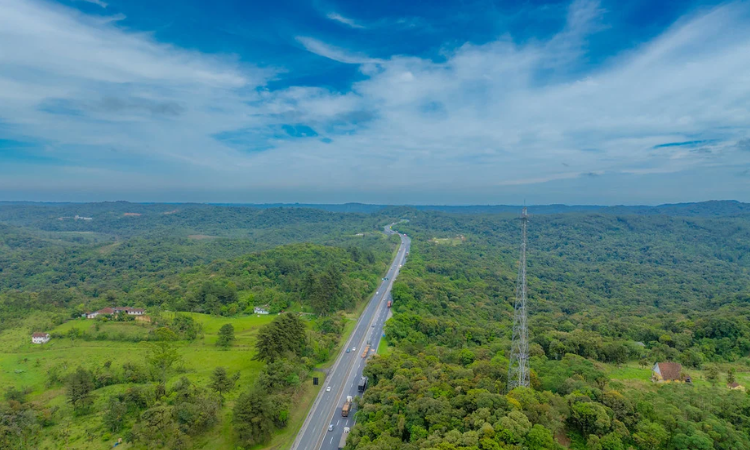 Rodovias do Paraná esperam fluxo de 300 mil veículos no feriado de Páscoa