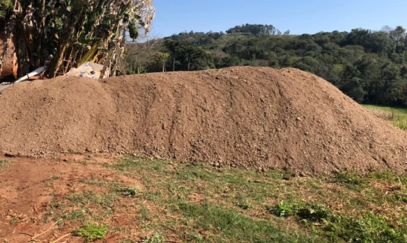 Secretaria de Agricultura entrega adubo orgânico para produtores de bicho-da-seda 