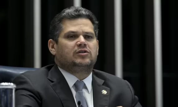 Senado abre discussões da PEC do fim da escala 6x1 sob resistência da oposição