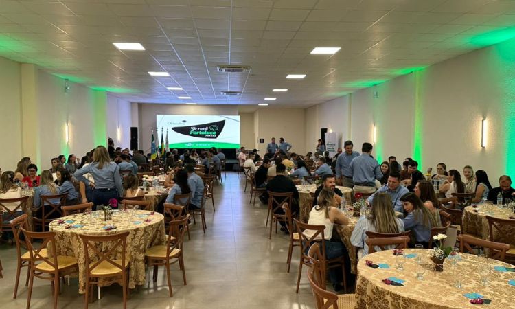 Sicredi Grandes Lagos PR/SP e Sebrae/PR realizam formatura do programa “Sicredi Fortalece Paraná” em Laranjeiras do Sul