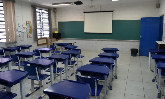 TCE-SP suspende programa de escolas cívico-militares do governo Tarcísio
