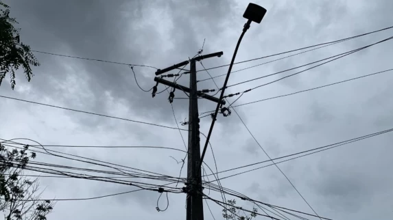 Temporais deixam mais de 400 mil imóveis sem energia no Paraná