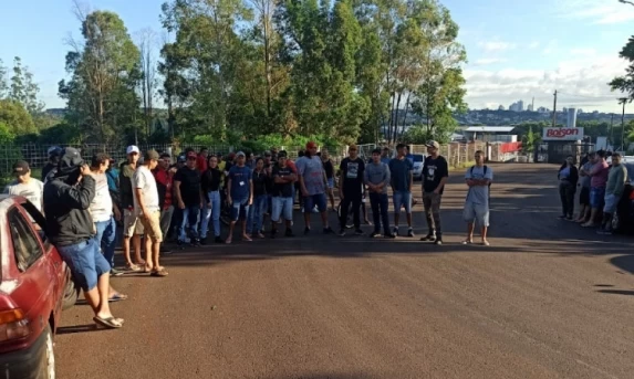 TOLEDO: Funcionários de frigorífico paralisam atividades por falta de pagamento.