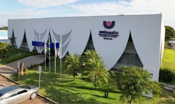 Unioeste abre PSS com salários de até R$ 7,6 mil para contratação de Agentes Universitários